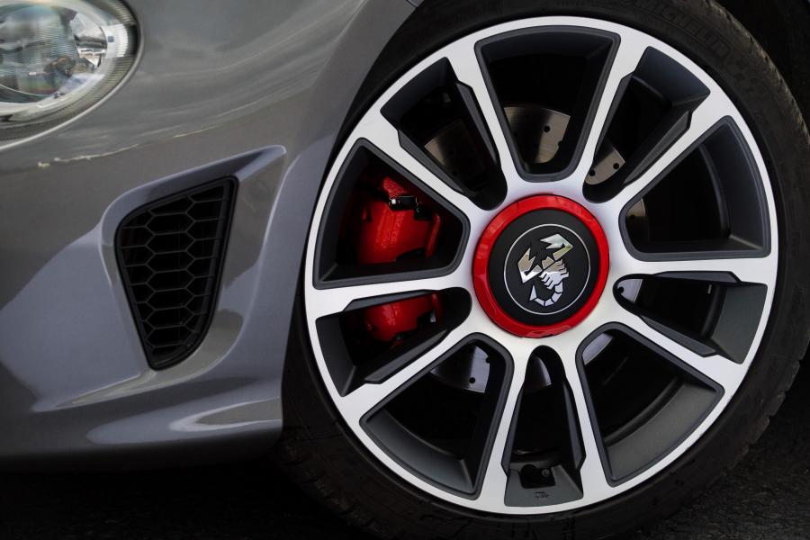Колеса Abarth 595C Turismo (312) 2016 года  (UK) (фото 20 из 24)